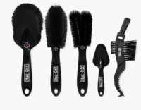 Juego de 5 cepillos premium Muc-Off con cinco cepillos profesionales y bolsa de almacenamiento para la limpieza de bicicletas y bicicletas eléctricas.